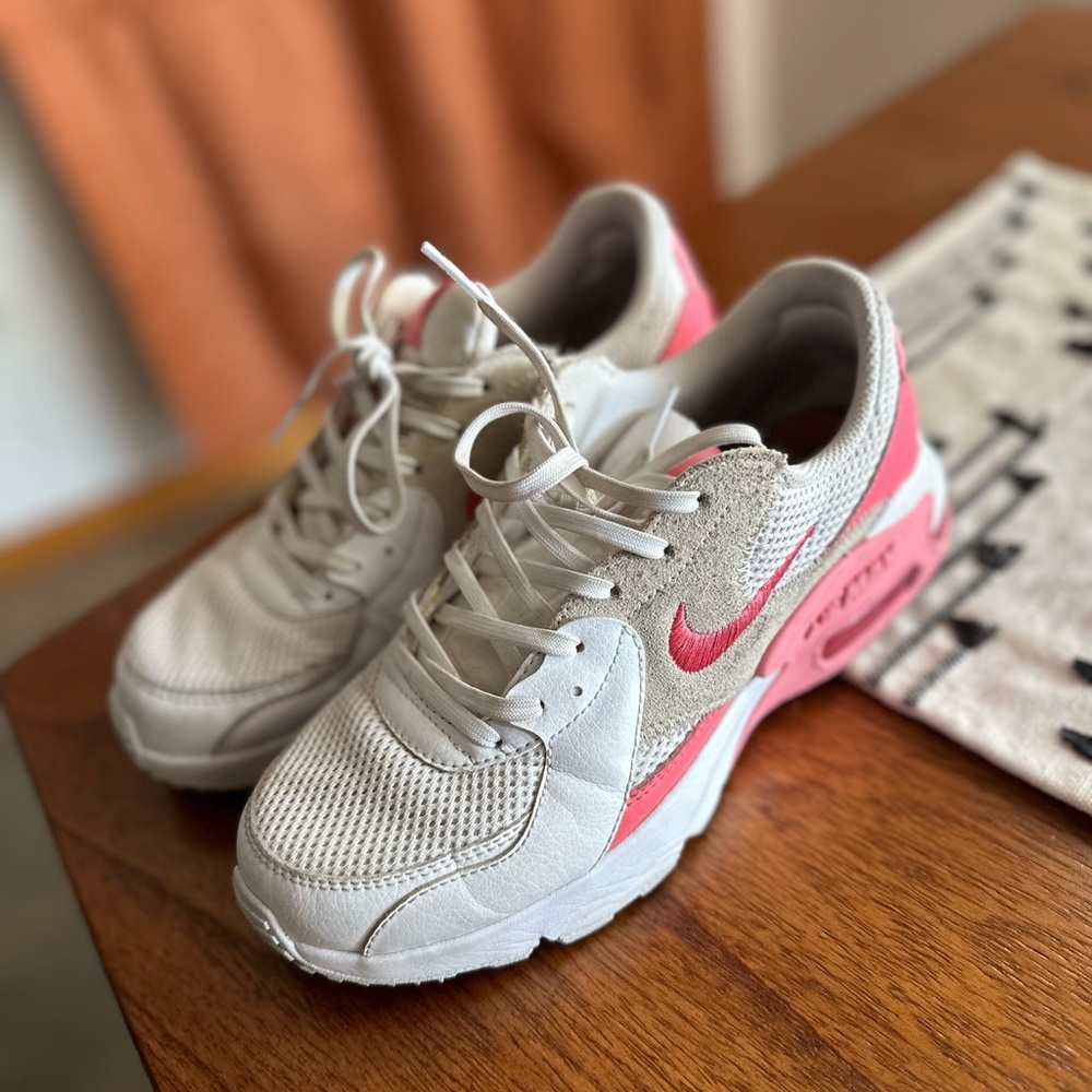 Nike Excee size 7 White and Pink Sneakers